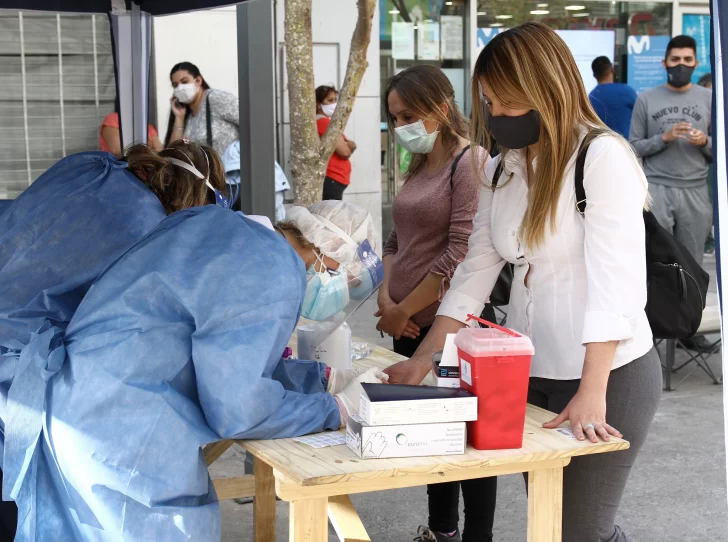 En lo que va del mes, por cada tres casos positivos hay un recuperado Covid En lo que va del mes, por cada tres casos positivos hay un recuperado Covid