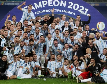 Dos tanques con el rótulo de candidatos Dos tanques con el rótulo de candidatos