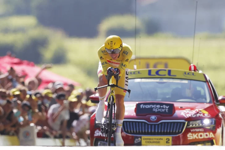 Paseo triunfal de Pogacar