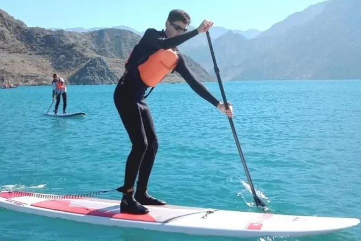 Formaron el primer equipo juvenil de SUP y ahora juntan latas para recaudar fondos