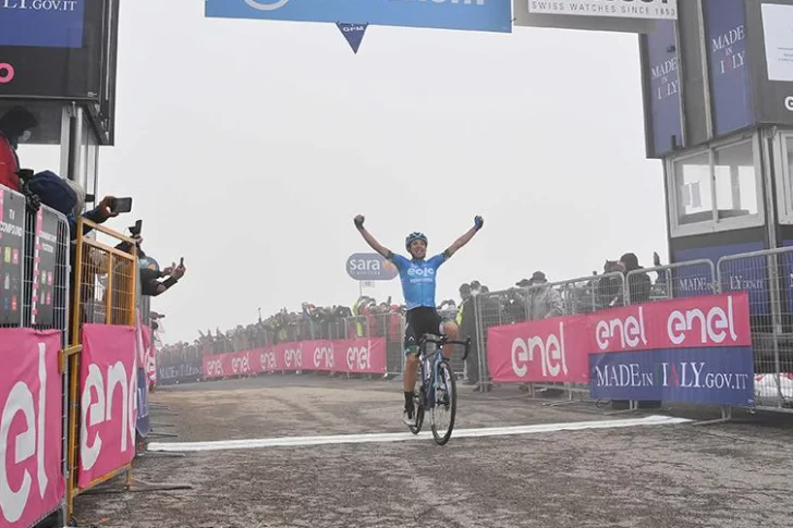 Bernal gana altura en el Zoncolan