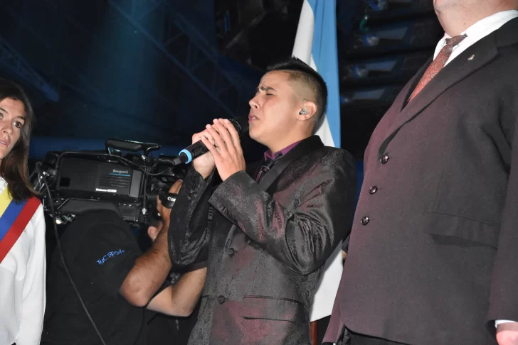 Leonela y su poker de ases Leonela y su poker de ases