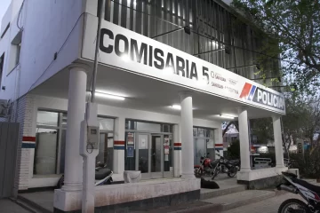 Denunció una detención ilegal y que policías le robaron $830 mil