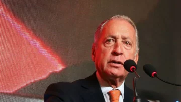 El jefe de la UIA propone no pagar el sueldo a los empleados que no quieran vacunarse El jefe de la UIA propone no pagar el sueldo a los empleados que no quieran vacunarse