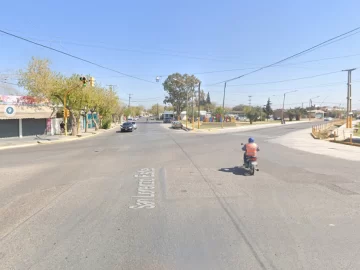 Una joven de 18 años le pidió a un anciano que la llevara e intentó robarle el auto Una joven de 18 años le pidió a un anciano que la llevara e intentó robarle el auto