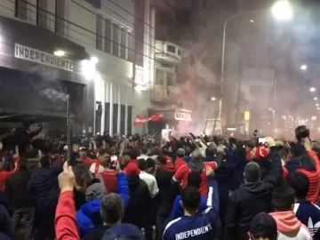 Incidentes en la sede de Independiente mientras se desarrolla la Asamblea Incidentes en la sede de Independiente mientras se desarrolla la Asamblea