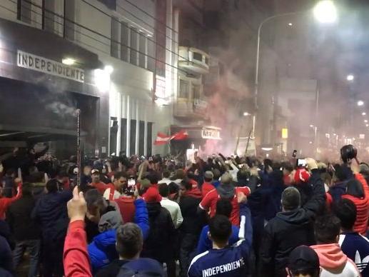 Incidentes en la sede de Independiente mientras se desarrolla la Asamblea Incidentes en la sede de Independiente mientras se desarrolla la Asamblea