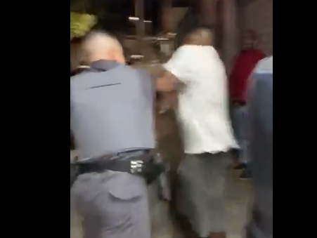 VIDEO: golpe de nocout de un policía a un joven en un control de rutina VIDEO: golpe de nocout de un policía a un joven en un control de rutina