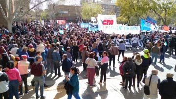Diversas agrupaciones marcharon para manifestar su “lealtad con Cristina” Fernández Diversas agrupaciones marcharon para manifestar su “lealtad con Cristina” Fernández