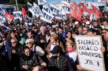 Movimientos sociales marcharon en Capital Federal en el marco de la celebración de San Cayetano Movimientos sociales marcharon en Capital Federal en el marco de la celebración de San Cayetano