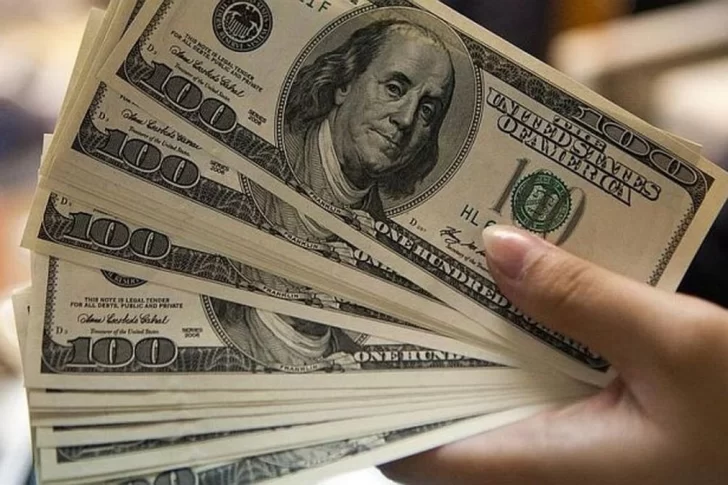A pesar de la intervención del BCRA, el dólar aumentó 6,6% y cerró en $62,18