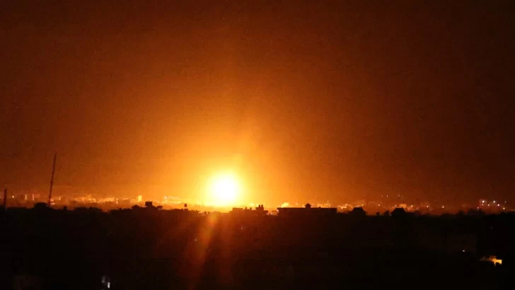 Israel asegura que continúan los ataques con globos incendiarios desde Gaza