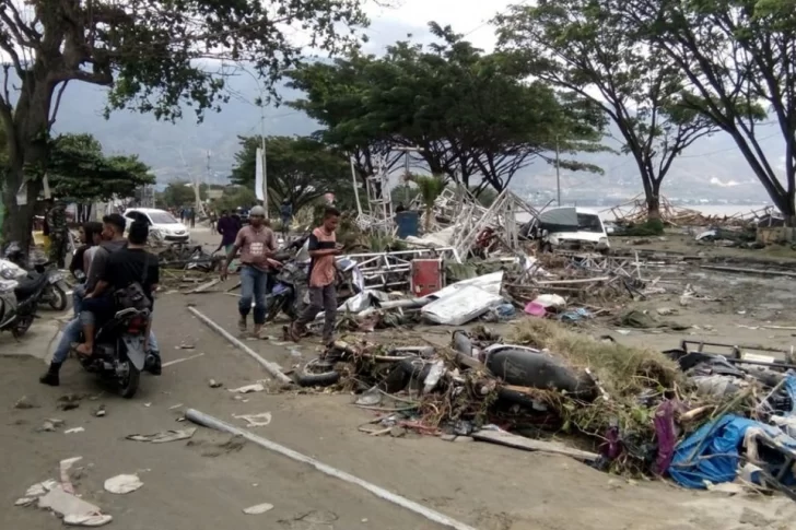 Al menos 20 muertos y decenas de heridos por un tsunami en Indonesia