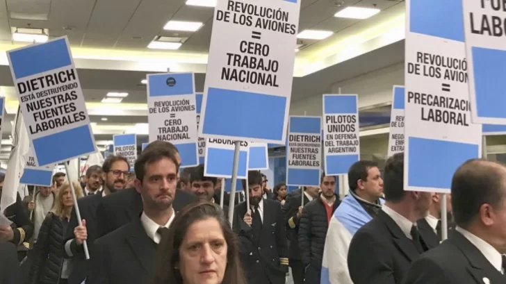 Sin acuerdo, los pilotos de aviones ratificaron el paro de 48 horas para el fin de semana Sin acuerdo, los pilotos de aviones ratificaron el paro de 48 horas para el fin de semana