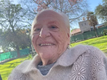 Tiene 102 años y dice que el secreto de su longevidad es “viajar mucho” y “mantener una vida activa”