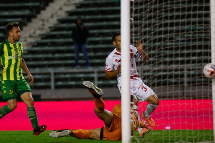 Unión derrotó a Aldosivi, que ante su gente sumó su séptima caída al hilo