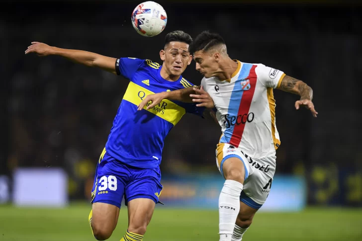 Un Boca inconstante no pudo quedar único puntero y empató 2 a 2 con Arsenal