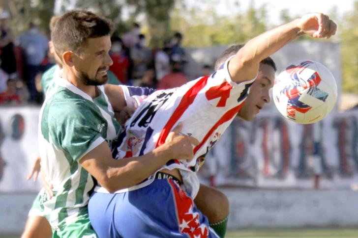Las mejores imágenes del empate en dos goles entre Peñarol y Desamparados