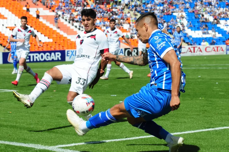 Godoy Cruz rescató un empate 2-2 frente a Newell’s en Mendoza