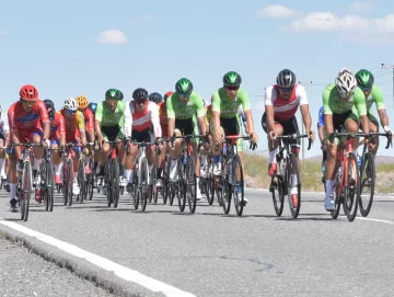 Leo Cobarrubia ganó su primera clásica y Gerardo Tivani se impuso en la última etapa Leo Cobarrubia ganó su primera clásica y Gerardo Tivani se impuso en la última etapa