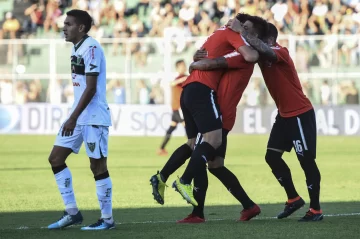 San Martín jugó mal y sufrió una dura goleada ante Independiente San Martín jugó mal y sufrió una dura goleada ante Independiente