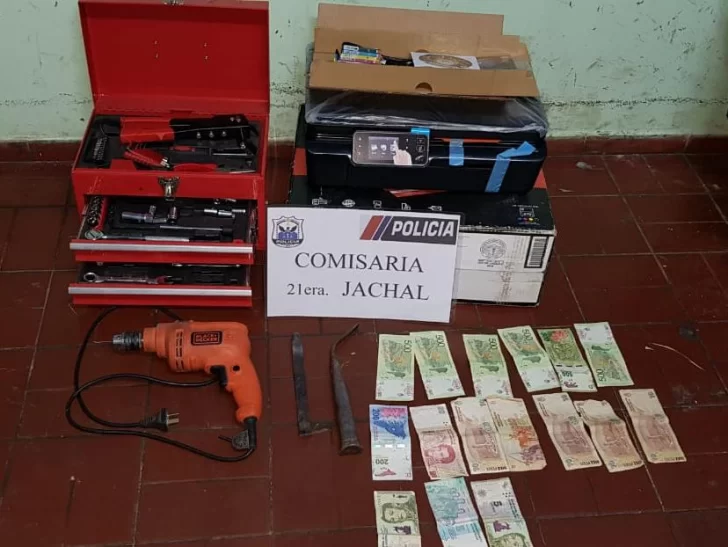 Detuvieron a dos menores por incendiar un comercio, robar herramientas y hurtar dinero Detuvieron a dos menores por incendiar un comercio, robar herramientas y hurtar dinero