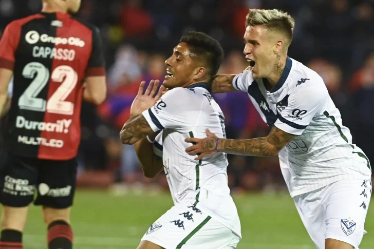 Vélez sigue subiendo en la tabla tras victoria en Rosario ante Newell’s