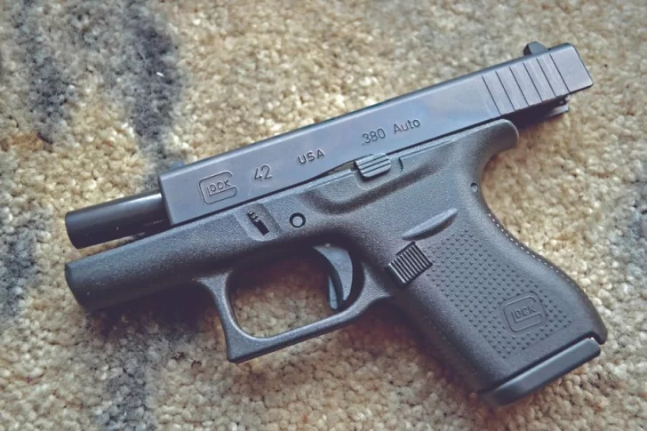 Pidieron una gaseosa en un kiosco y aprovecharon para llevarse plata y cerveza Pidieron una gaseosa en un kiosco y aprovecharon para llevarse plata y cerveza