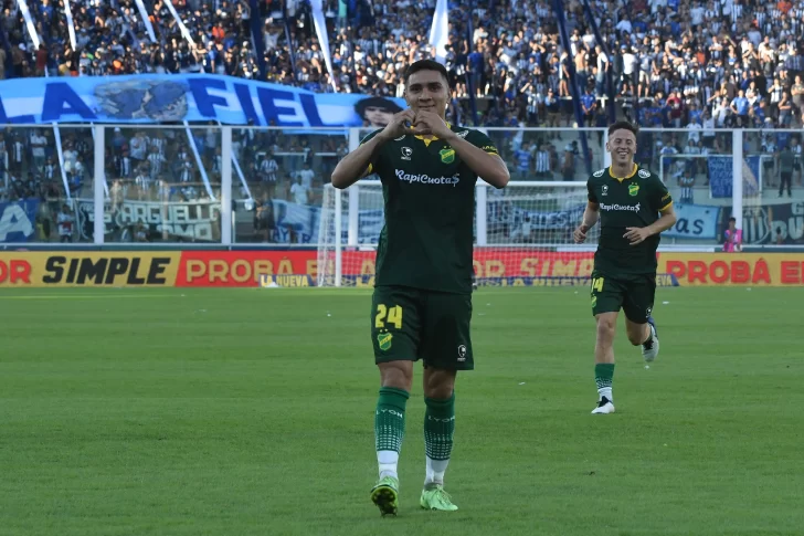 Defensa  tuvo efectividad y precisión para golear a un alternativo Talleres