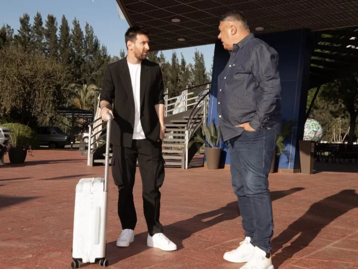 Llegó Messi a Argentina y Chiqui Tapia reiteró nuevamente su ritual Llegó Messi a Argentina y Chiqui Tapia reiteró nuevamente su ritual