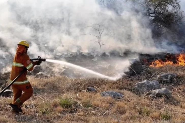 Varios focos de incendios están activos en localidades de Córdoba
