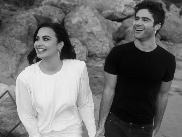Demi Lovato se comprometió con el actor Max Ehrich Demi Lovato se comprometió con el actor Max Ehrich