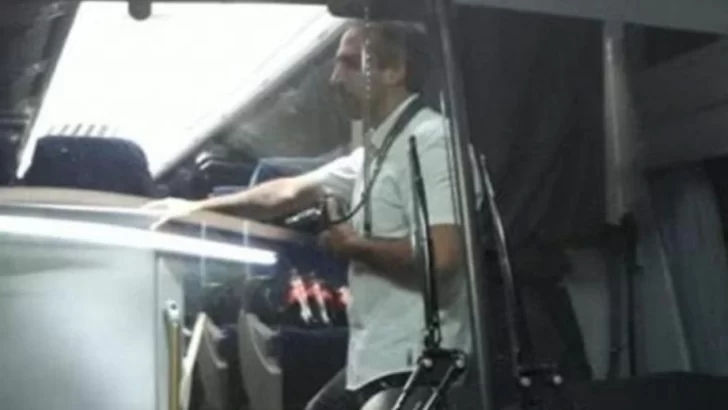 Procesaron al fotógrafo que hizo exhibicionismo en un viaje de estudios Procesaron al fotógrafo que hizo exhibicionismo en un viaje de estudios