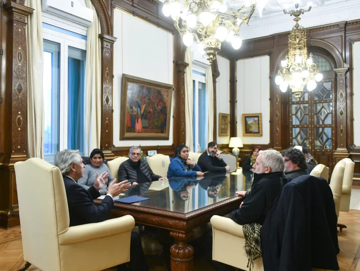 El Presidente se reunió con organizaciones sociales y se solidarizó por allanamientos El Presidente se reunió con organizaciones sociales y se solidarizó por allanamientos