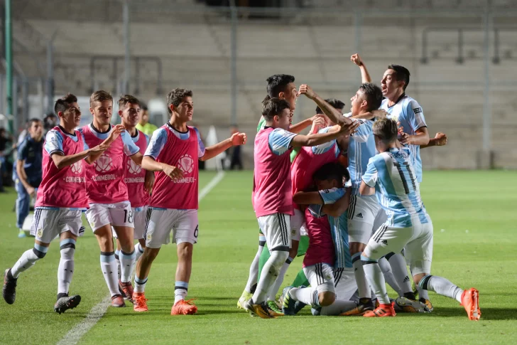 Los pibes argentinos terminaron primeros tras golear a Paraguay en el Bicentenario