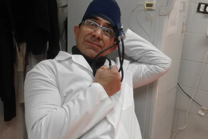 El médico acusado de abusar de dos pacientes es conocido en el teatro local por su rol de actor