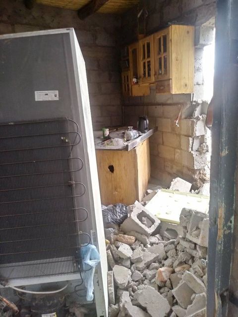 La otra cara del vuelco del camión recolector: así quedó la casa en la que se incrustó La otra cara del vuelco del camión recolector: así quedó la casa en la que se incrustó