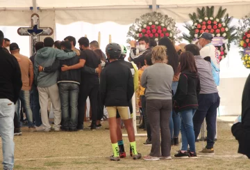 Un pueblo lloró sin consuelo al ídolo de la sonrisa eterna Un pueblo lloró sin consuelo al ídolo de la sonrisa eterna