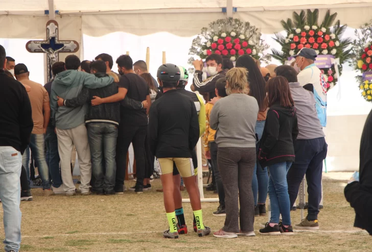 Un pueblo lloró sin consuelo al ídolo de la sonrisa eterna Un pueblo lloró sin consuelo al ídolo de la sonrisa eterna