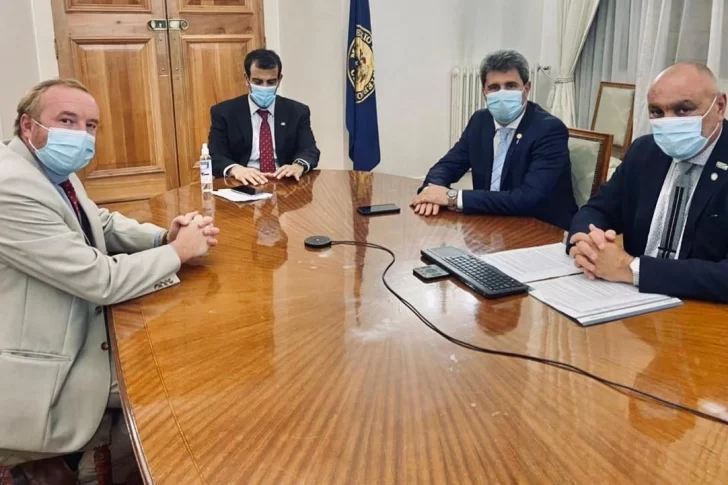 Uñac y funcionarios chilenos hablaron de “no paralizar los procesos” del Túnel