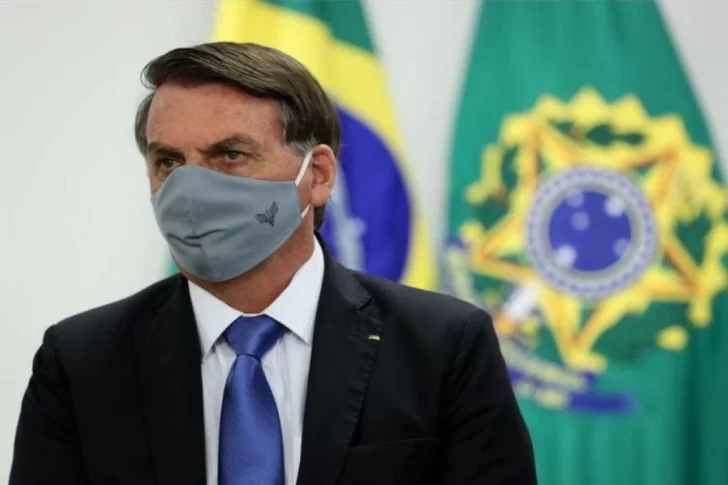 Bolsonaro redobla la apuesta y tilda a los periodistas de “cagones”