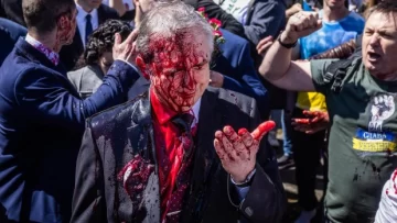 El embajador ruso en Polonia fue atacado con pintura roja