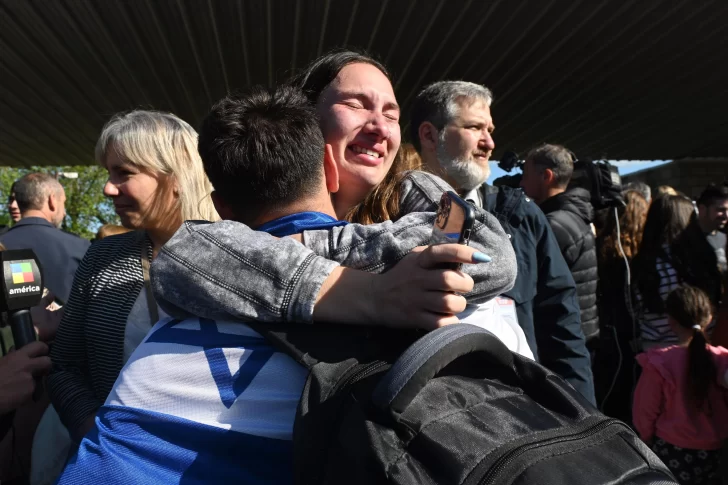 Emotivo reencuentro de los argentinos evacuados de Israel con sus familias