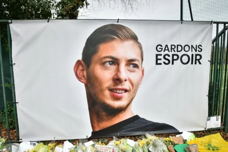 Reconocidos futbolistas lanzaron una campaña para que continúe la búsqueda de Sala