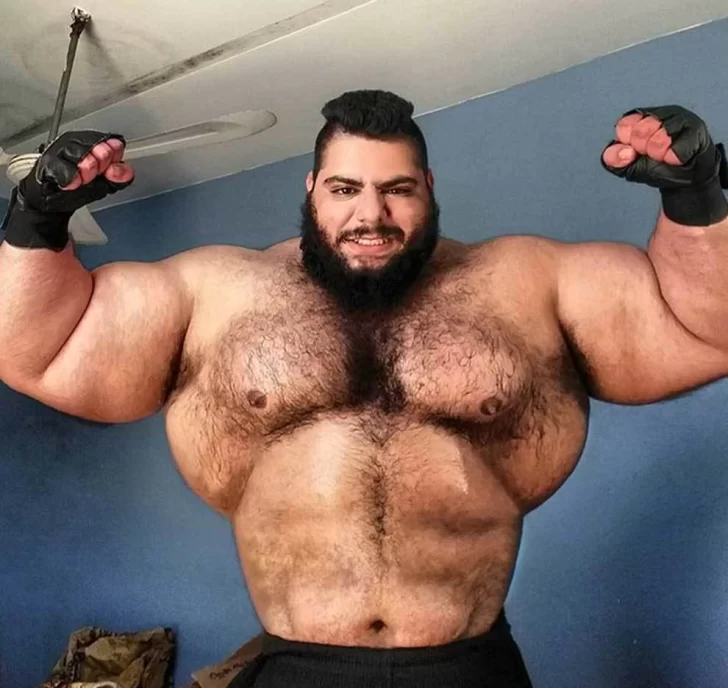 El impactante video del “Hulk iraní” doblando una sartén que se volvió viral El impactante video del “Hulk iraní” doblando una sartén que se volvió viral