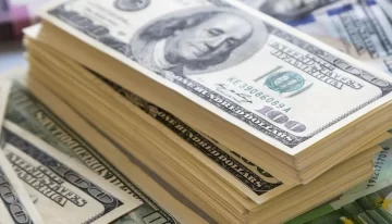 El dólar bajó 10 centavos y se acercó a su mínimo mensual El dólar bajó 10 centavos y se acercó a su mínimo mensual