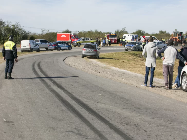 Ordenaron la detención de los choferes del micro de la tragedia en Tucumán Ordenaron la detención de los choferes del micro de la tragedia en Tucumán