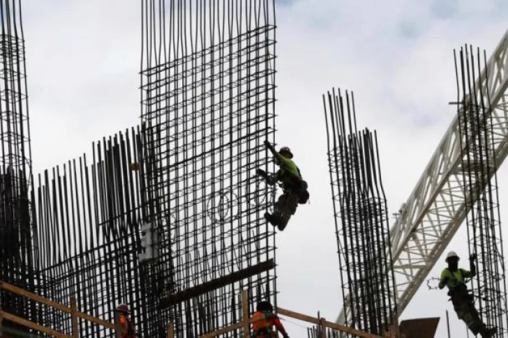 En agosto, la construcción cayó 2,6% y la industria 0,6%