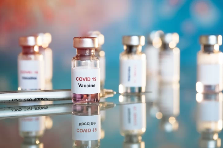 Johnson & Johnson detuvo los ensayos de su vacuna por un voluntario enfermo