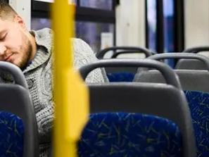 Se hizo el dormido en el colectivo para robarle dinero al chofer: pasará 6 meses en la cárcel Se hizo el dormido en el colectivo para robarle dinero al chofer: pasará 6 meses en la cárcel